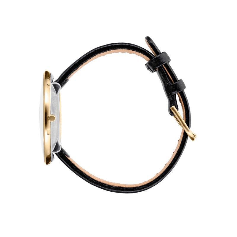 Arne Jacobsen Roman armbåndsur med hvid skive og guldfarvet meshlænke, liggende på flade