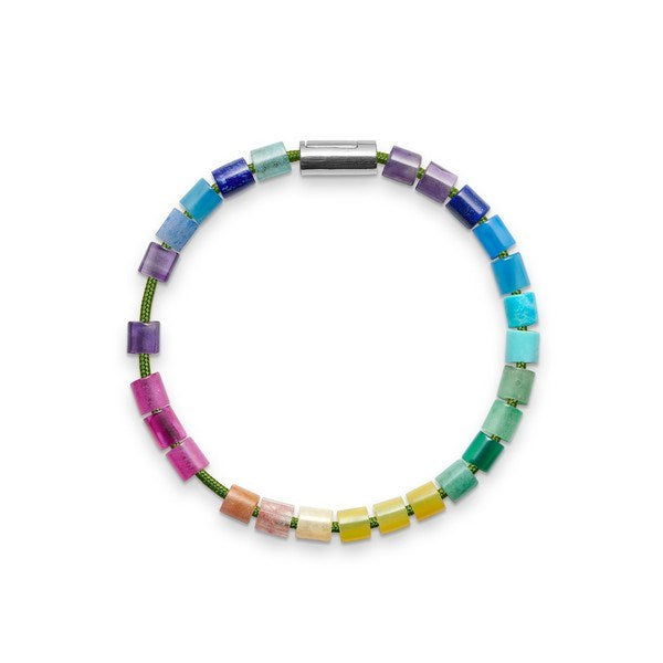 Mads Z Rainbow Warrior armbånd i nylon med farverige ædelsten – liggende på flade