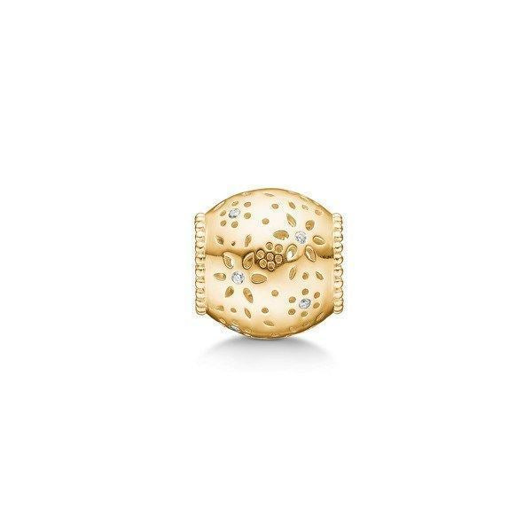 STORY by Kranz & Ziegler Barrel Flower charm i forgyldt sølv med udskåret blomstermønster