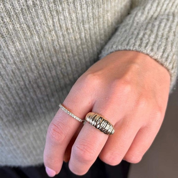 Scrouples Dazzling alliance ring i 14 karat guld med 0,24 ct diamanter – nærbillede af sten