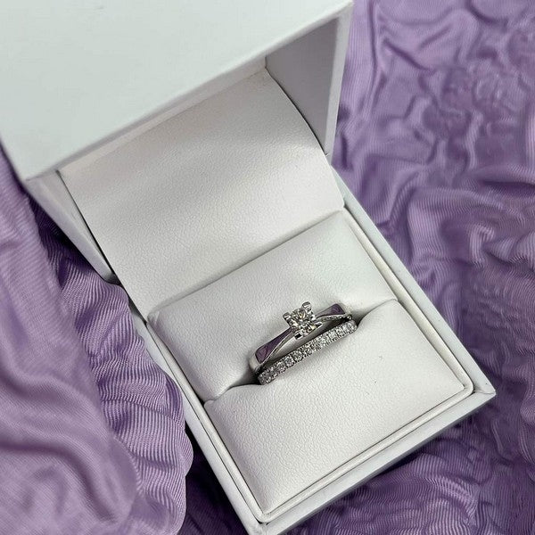 Scrouples Dazzling ring i 14 karat hvidguld med 0,32 ct diamanter – set fra siden