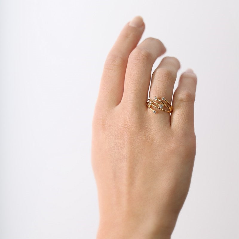Christina Your Choice ring i forgyldt sølv med topas båret på model