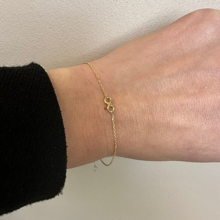 Siersbøl armbånd i 8 karat guld med evighedstegn – nærbillede af detalje