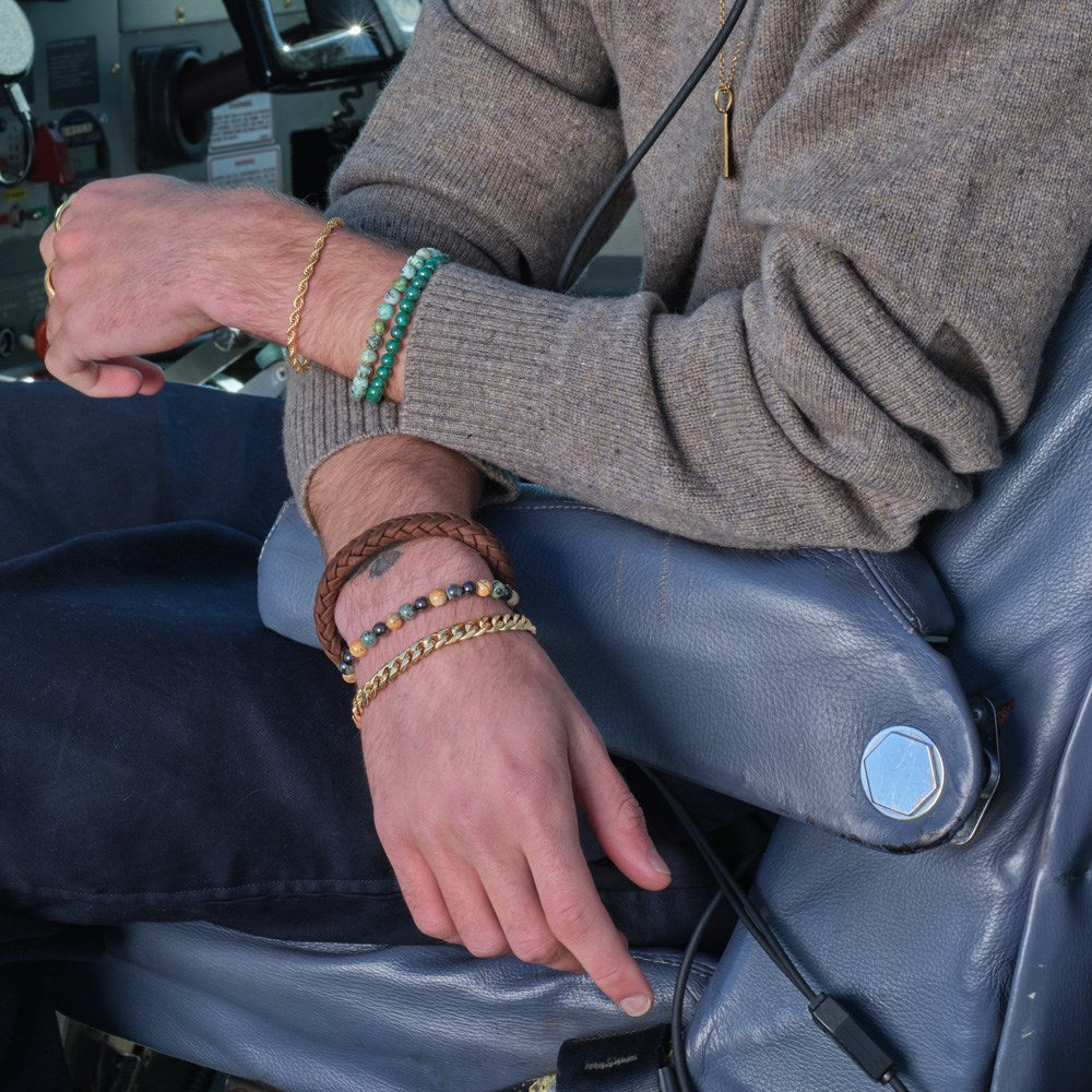 SON of NOA - Herrearmbånd med kambala jaspis, picture stone og sort agat vist på model