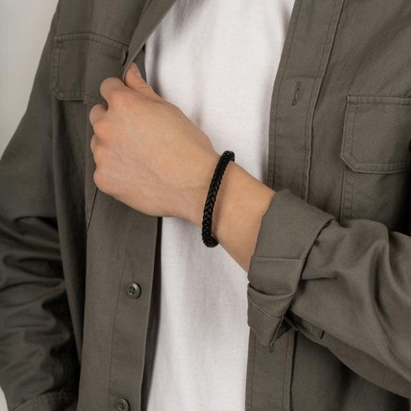 Nordahl Andersen Son of Noa flettet kalveskind herrearmbånd med stållås – nærbillede af lås