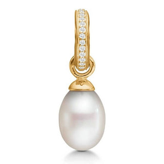 STORY by Kranz & Ziegler charm i 8 karat guld med hvide zirkonia og ferskvandsperle