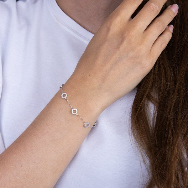 JoanliNor ANNANOR armbånd i sølv med sorte zirkonia-cirkler, nærbillede af detalje