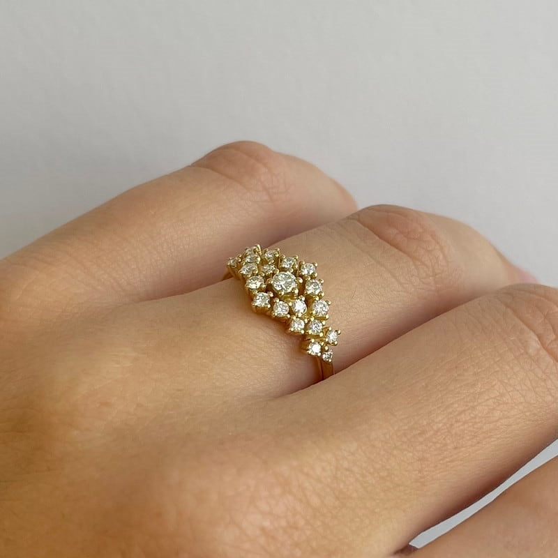 Nuran Twinkle diamantring i 14 kt. guld med 0,51 ct. brillanter – set fra siden