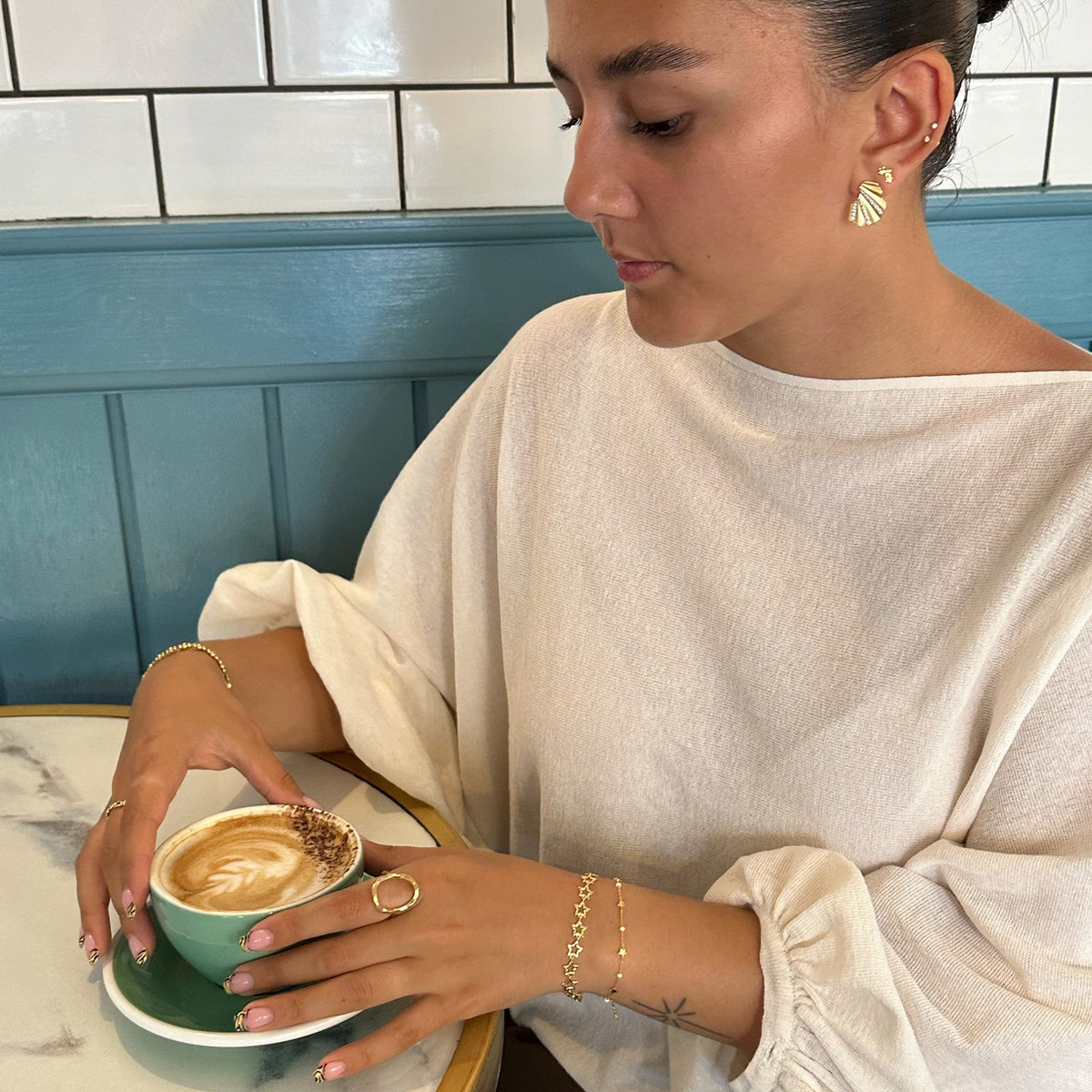 Enamel Lola Star Daisy armbånd i forgyldt messing, billede 3