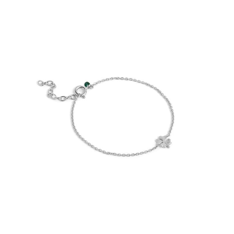 Enamel Copenhagen Four-Leaf Clover armbånd i sterlingsølv med firkløvervedhæng — tidløst og meningsfuldt