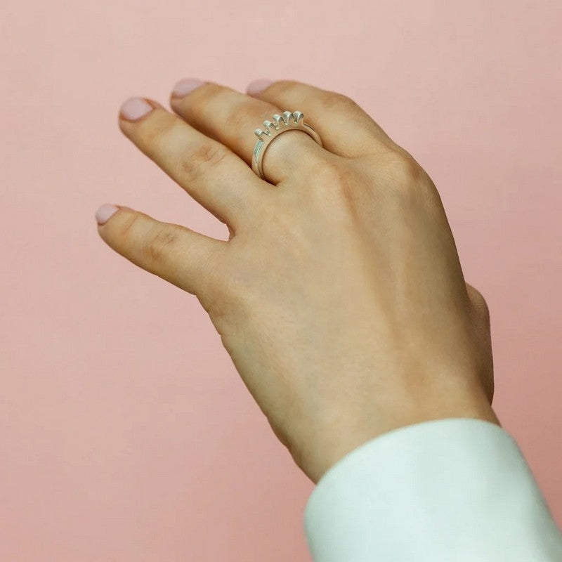 LULU Copenhagen Blink ring i sterlingsølv – nærbillede af detalje