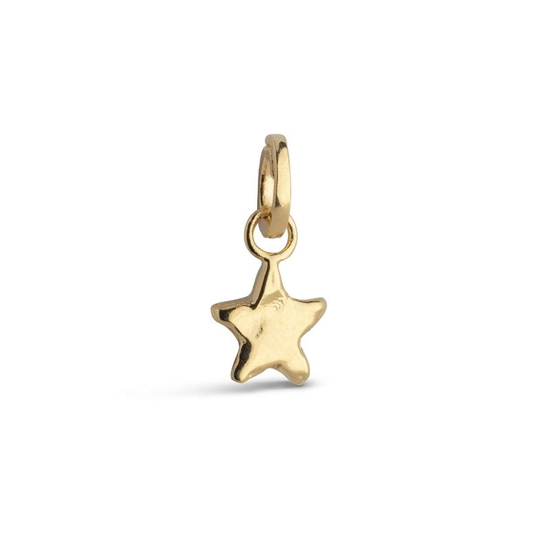 Enamel Copenhagen stjerne charm i forgyldt sølv med rustik overflade, 9 mm