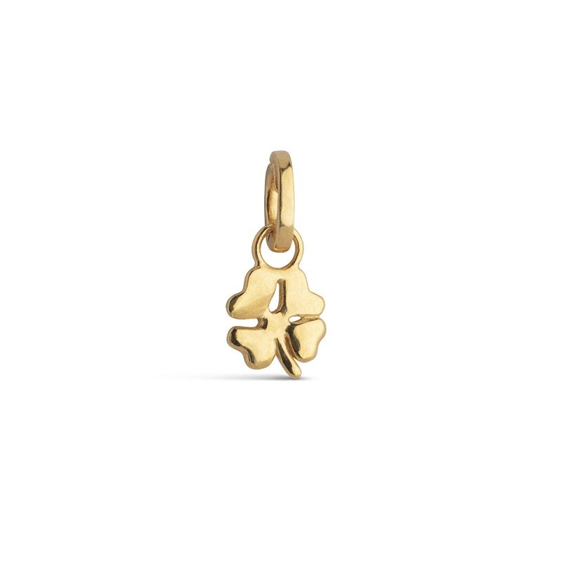 Enamel Copenhagen firkløver charm i forgyldt sølv – lille helds-charm på 8,5 mm