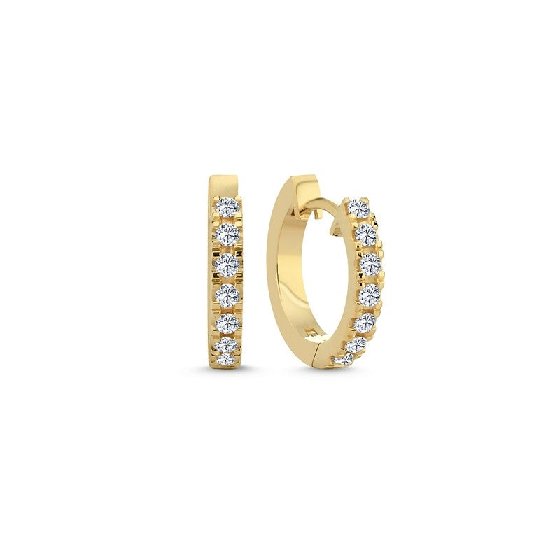 Nuran creoler i 14 karat guld med 0,28 ct hvide diamanter, diameter 14 mm