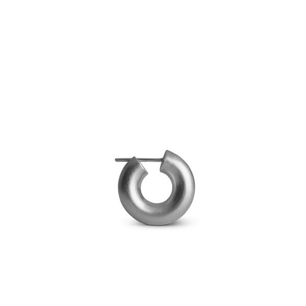 Jane Kønig Small Chunky Hoops i mat sølv – markante og minimalistiske øreringe med råt, urbant udtryk