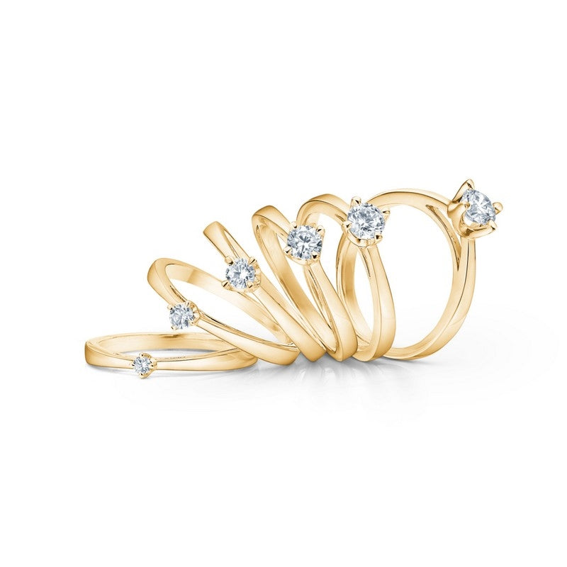 Mads Z Crown solitaire ring i 14 karat guld med diamant – set fra siden