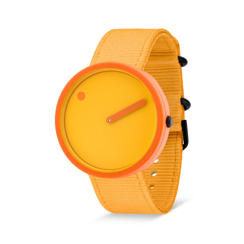 Picto OCEAN GHOST NET ur i Burnt Yellow med genanvendt fiskenetsrem – 40 mm, set fra siden