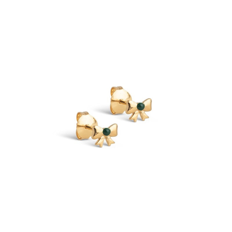 Enamel Copenhagen Baby Bow øreringe i 18 karat forgyldt sølv med petrol green emalje – små sløjfe-ørestikker på 6x4 mm