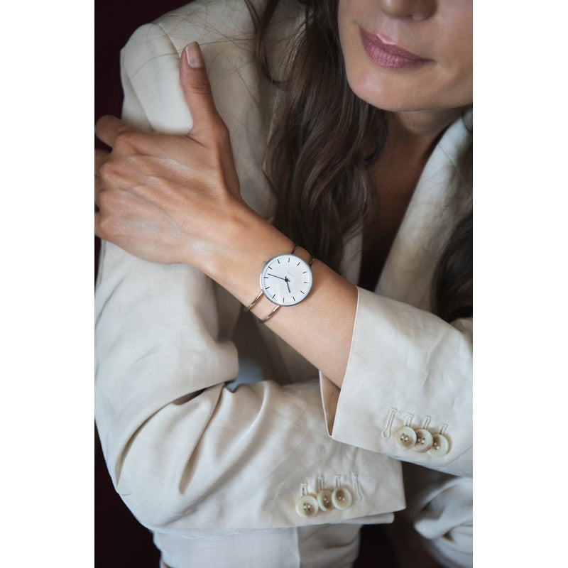 Arne Jacobsen City Hall Bangle armbåndsur i stål med hvid urskive – nærbillede af detalje