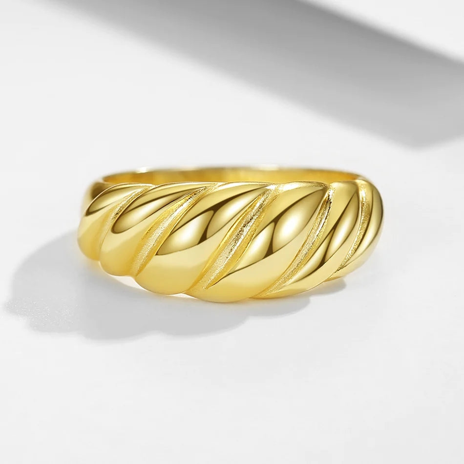 MerlePerle Paloma Ring i forgyldt sølv med 18 kt guld – nærbillede af detalje