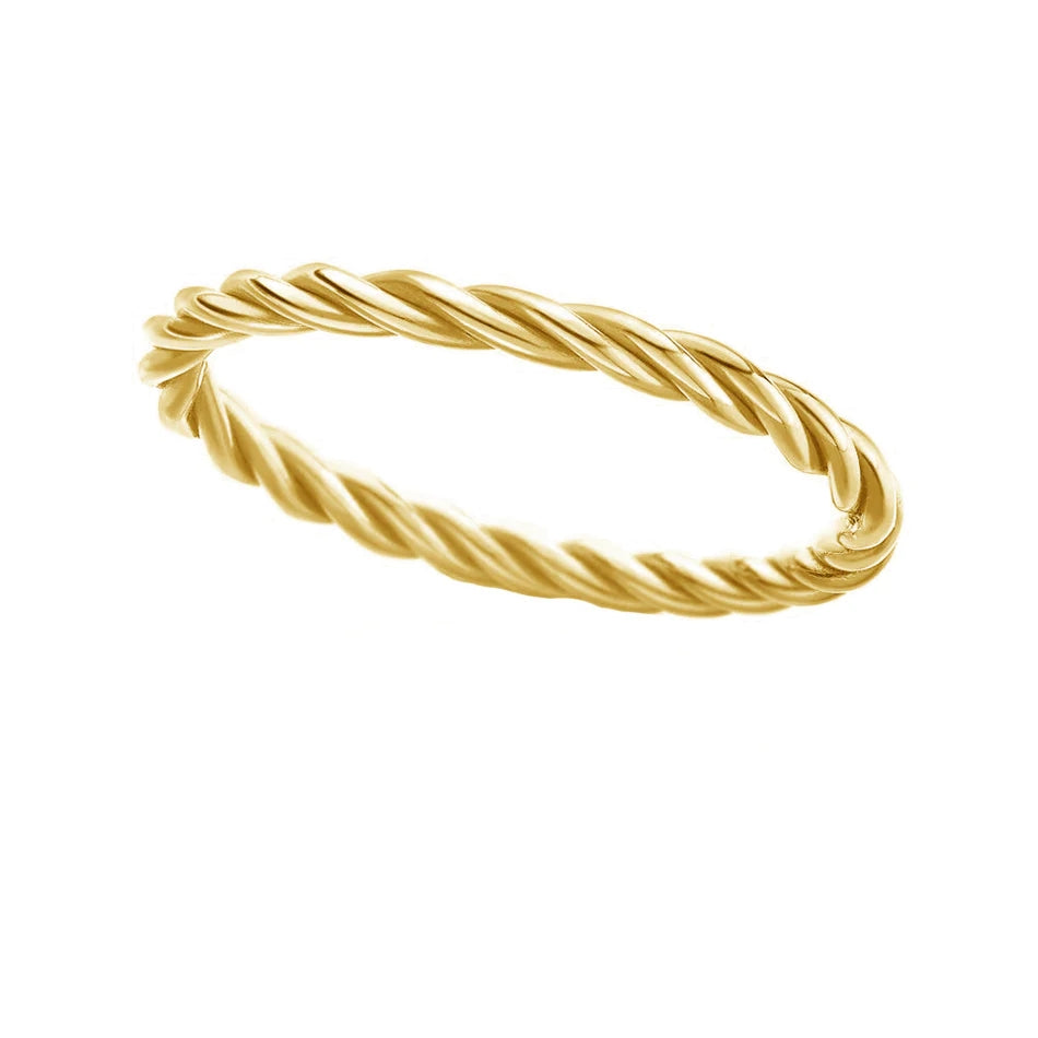 MerlePerle Saga ring i forgyldt sølv med snoet detalje og varmt gyldent finish
