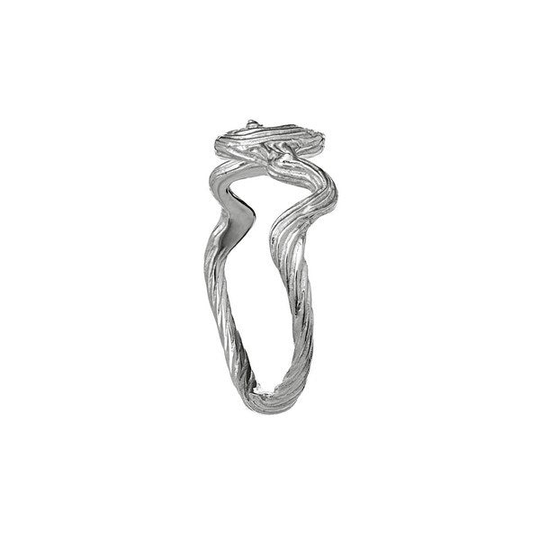 Maanesten Freya ring i sterlingsølv med rillet overflade – nærbillede af detalje