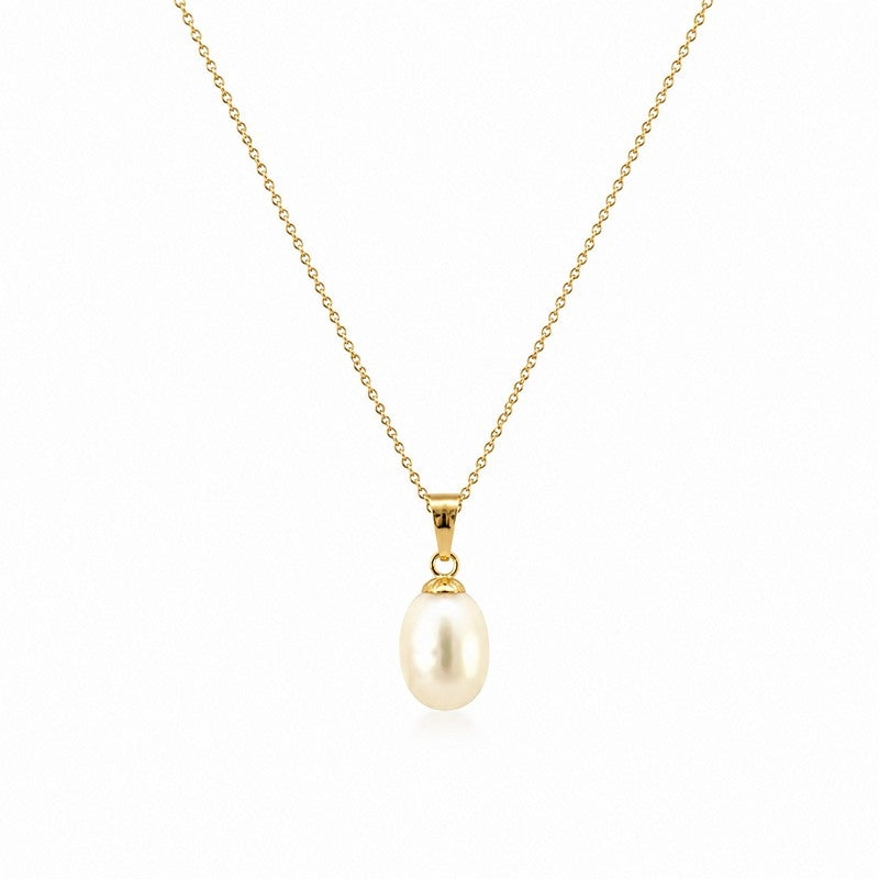 Oval hvid perle vedhæng i 8 kt guld med forgyldt ankerkæde på 45 cm