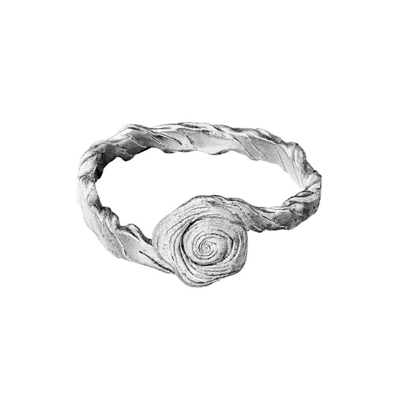 Maanesten Gisla ring i mat rillet sterlingsølv – set fra siden