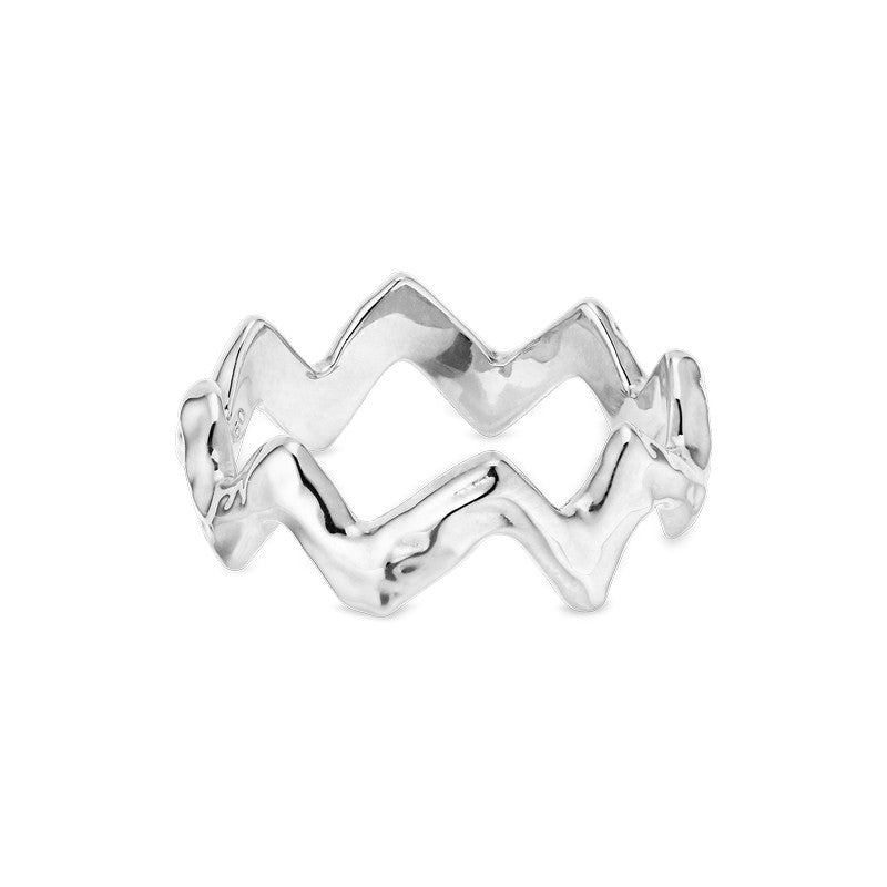 Jane Kønig Heartbeat ring i blank 925 sterling sølv med organisk, takket kant