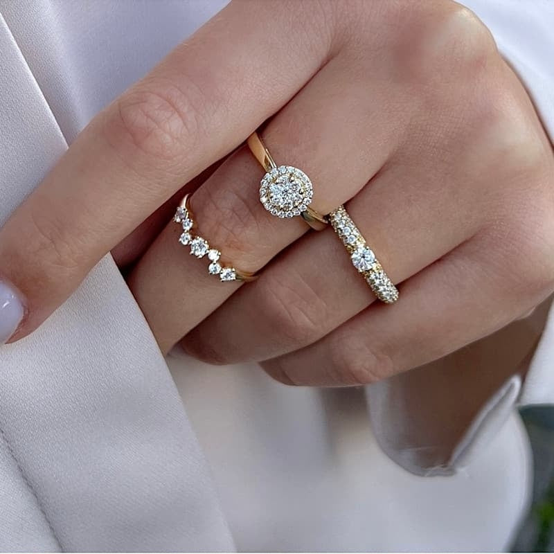 Mads Z Eleanor ring i 14 karat guld med diamanter – nærbillede af sten