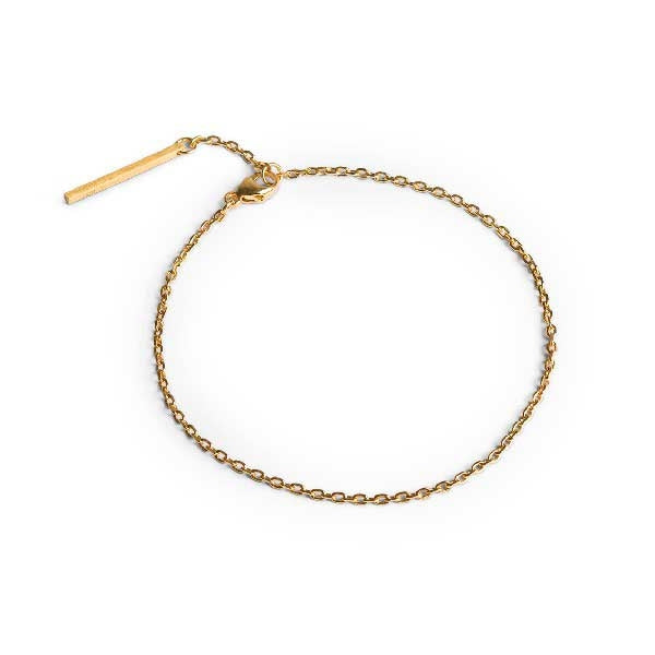 Jane Kønig Anchor Chain armbånd i mat forgyldt sølv med klassisk ankerkæde design og karabinlås