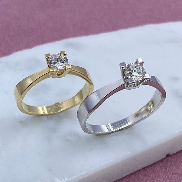 Nuran diamantring i 14 karat hvidguld med brillantslebet diamant – nærbillede af sten