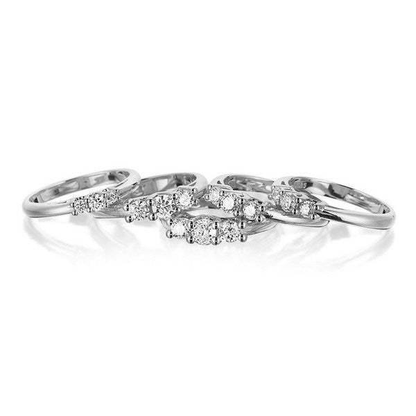 Nuran Tria ring i 14 kt. hvidguld med diamant – nærbillede af sten