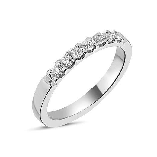 Nuran Memories alliancering i 14 karat hvidguld med 7 diamanter på i alt 0,28 ct