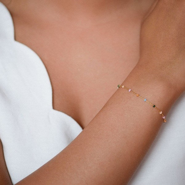 Enamel Lola Dreamy armbånd i forgyldt messing, set fra siden