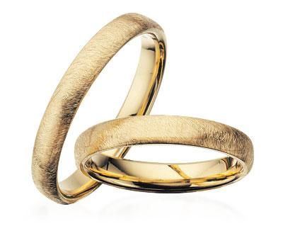 Scrouples vielsesringe i 8 eller 14 kt guld med frostet overflade og diamant, 3,5 mm bred