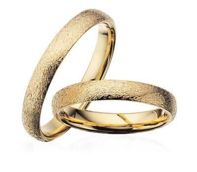 Scrouples vielsesringe i guld med rustik overflade og oval profil – 3,5 mm, fås med diamant