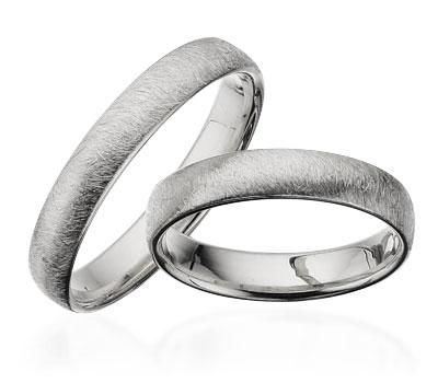 Scrouples vielsesringe i 925 sterlingsølv med frostet overflade, 4 mm bred og mulighed for diamant