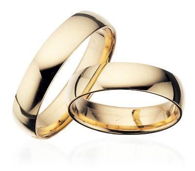 Scrouples vielsesringe i 8 eller 14 karat guld, 5 mm brede med blank overflade og mulighed for diamant