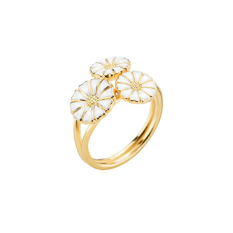 Lund Copenhagen marguerit ring i forgyldt sølv med tre blomster og hvid emalje