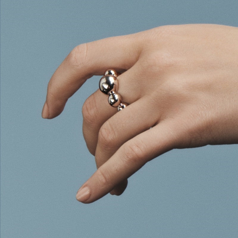 Mads Z Biggest Ball ring i sterlingsølv 925 – nærbillede af kugledetaljerne