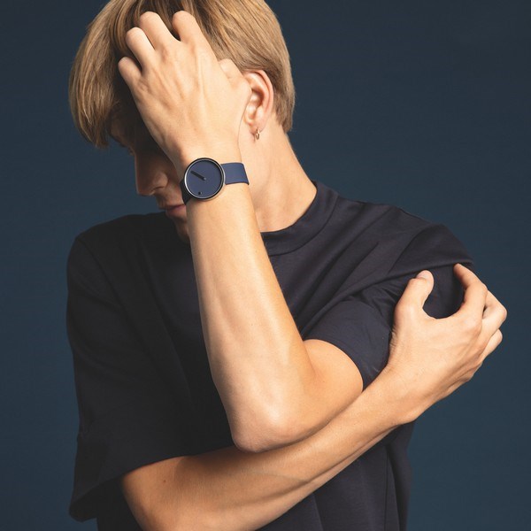 Picto unisex ur med navy blå skive og midnight blue silikonerem mod hvid baggrund
