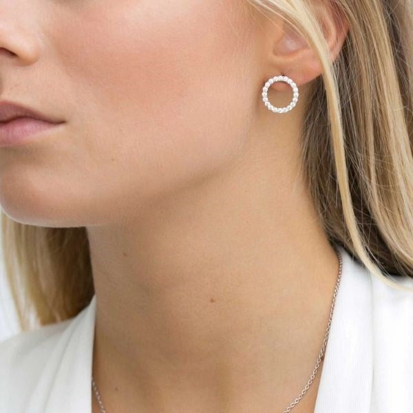 Sif Jakobs Jewellery Biella Uno ørestikker i forgyldt sølv med zirkoner – nærbillede