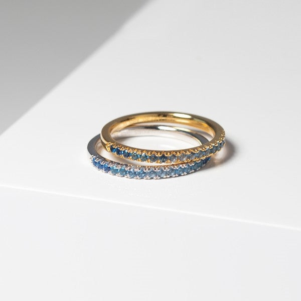 Sif Jakobs Jewellery Ellera ring i forgyldt sølv med blå zirkoner – set fra siden