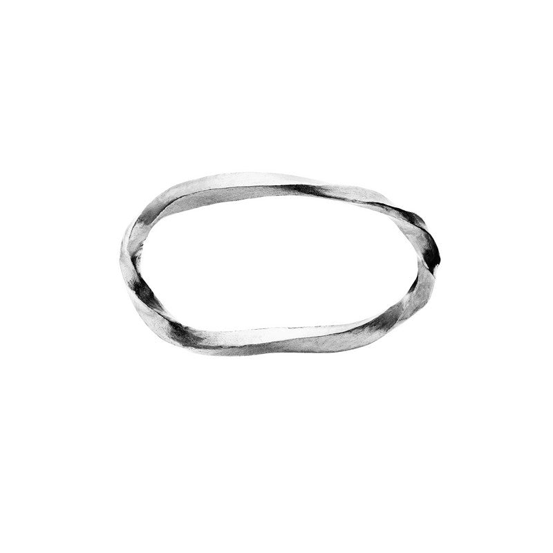 Maanesten Siv ring i genanvendt sølv med snoet design, set fra siden
