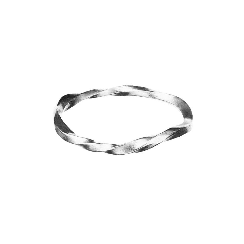 Maanesten Siv ring i genanvendt sterlingsølv med snoet design – nærbillede af detalje