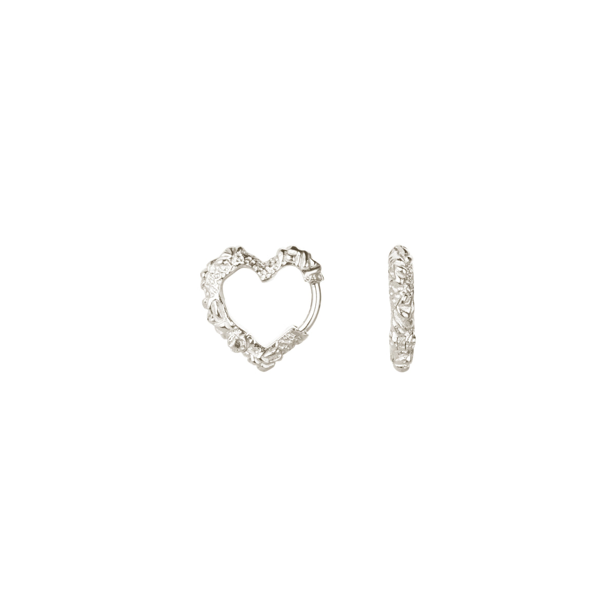 Camille Brinch Mini Heart Crush Hoops – små hjerteformede hoops i 925 sterlingsølv med rå tekstur