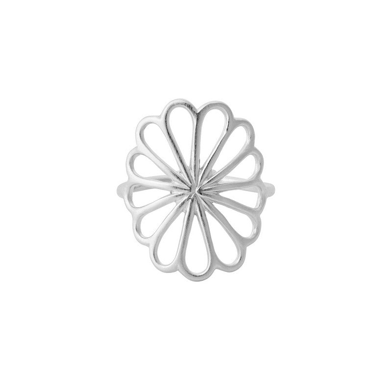 Pernille Corydon Large Bellis ring i sterlingsølv med hel blomsterdetalje