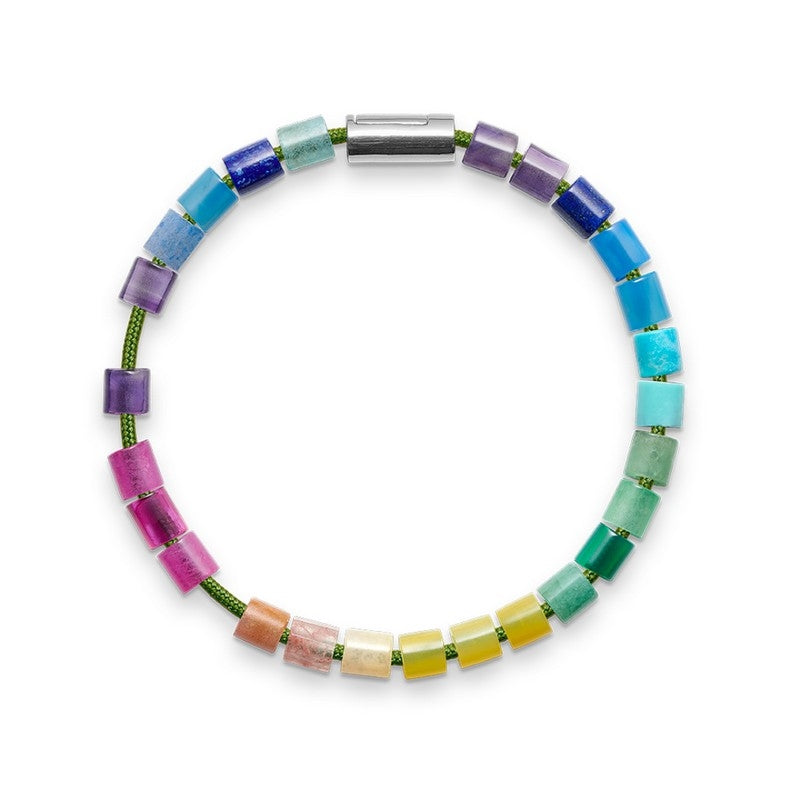 Mads Z Rainbow Warrior armbånd i grøn nylon med farverige ædelstensperler og sølvlås