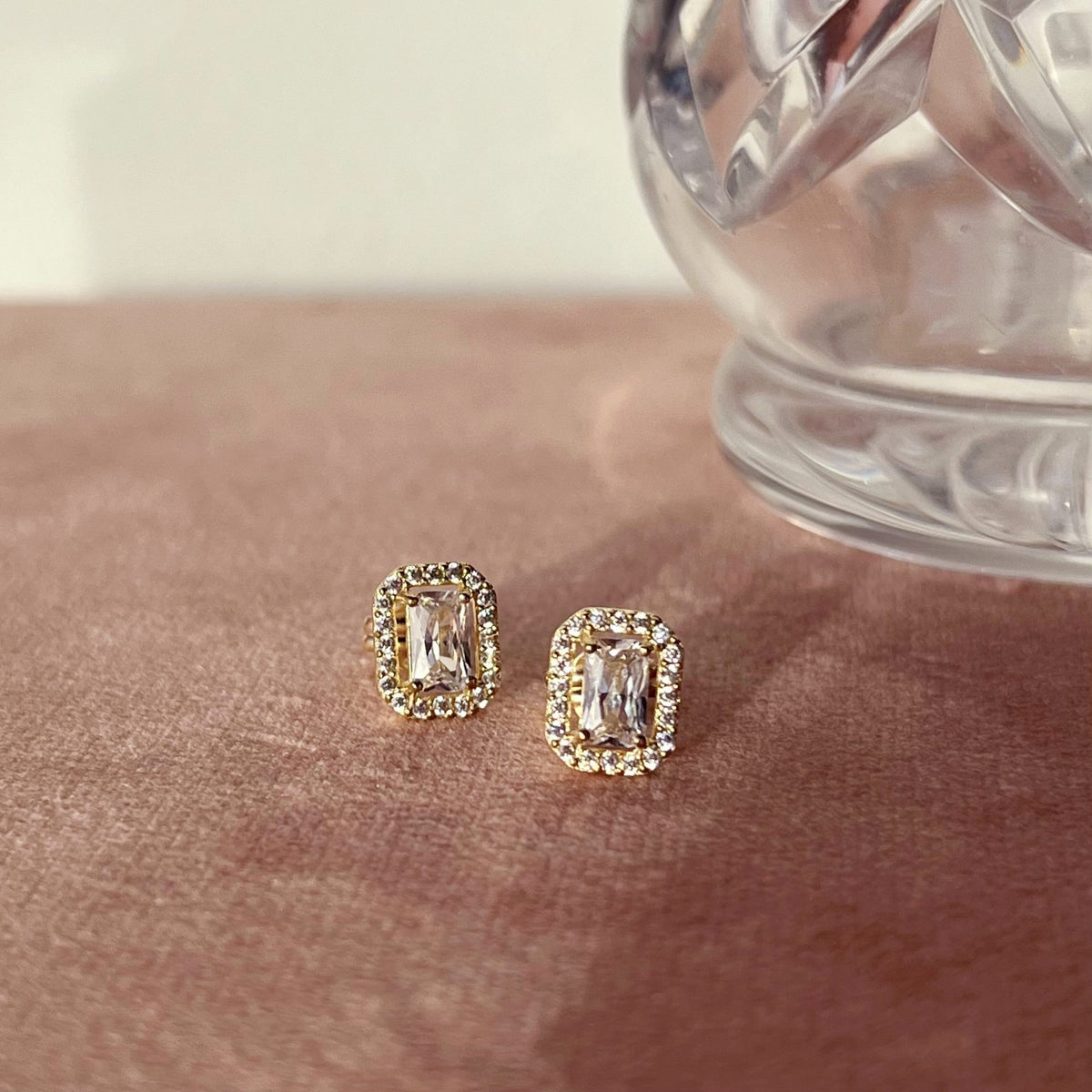 Scrouples Ørering i 8 kt. med baguette zirkonia, stemningsbillede